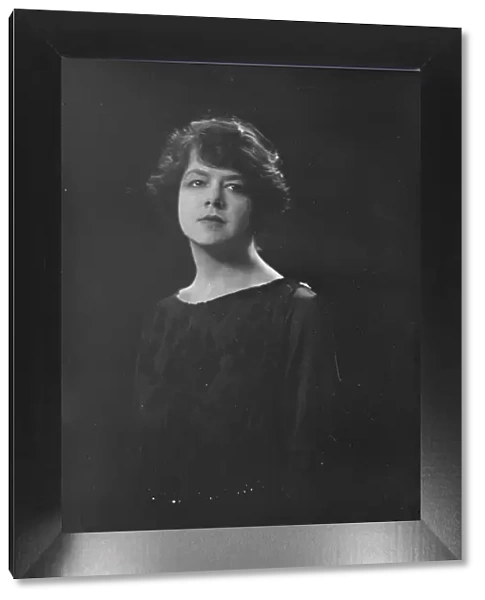 Mrs. Kemp, portrait photograph, 1919 Jan. or Feb. Creator: Arnold Genthe