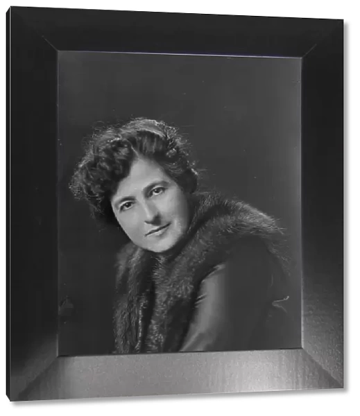 Mrs. William B. Kennedy, portrait photograph, 1918 Oct. 29. Creator: Arnold Genthe