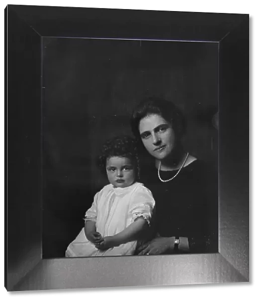 Mrs. Milton M. Klein and child, portrait photograph, 1918 Dec. 12. Creator: Arnold Genthe