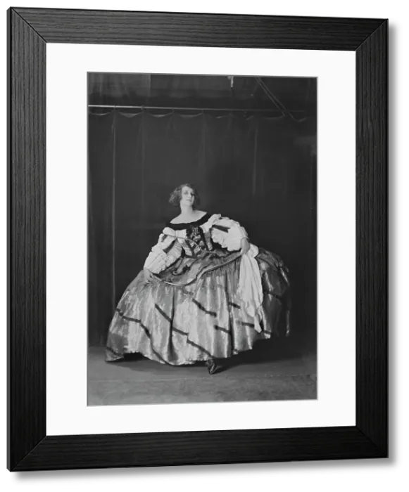 Framed Print : Miss Lindahl, portrait photograph, 1918 Oct. 1. Creator: Arnold Genthe