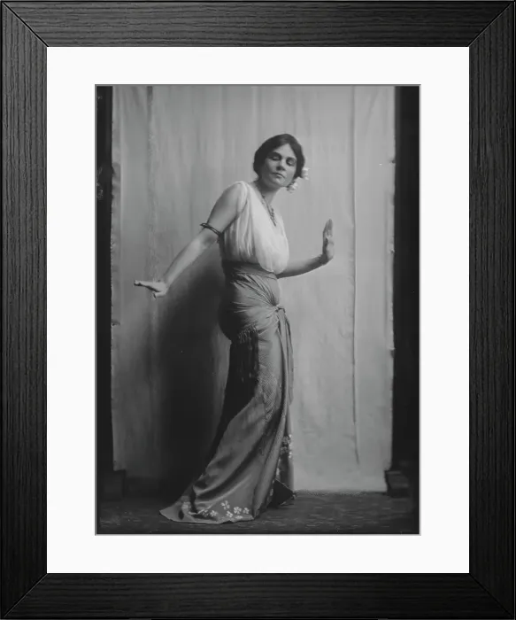 Framed Print : Mrs. Anna Higgins Matthiesen, portrait photograph, 1925. Creator: Arnold Genthe Framed Print : Mrs. Anna Higgins Matthiesen, portrait photograph, 1925. Creator: Arnold Genthe