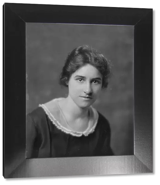 Miss McLean, portrait photograph, 1919 Apr. Creator: Arnold Genthe