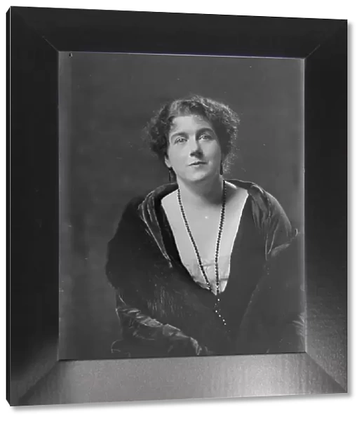 Miss Florence Parbury, portrait photograph. 1919 Oct. 6. Creator: Arnold Genthe