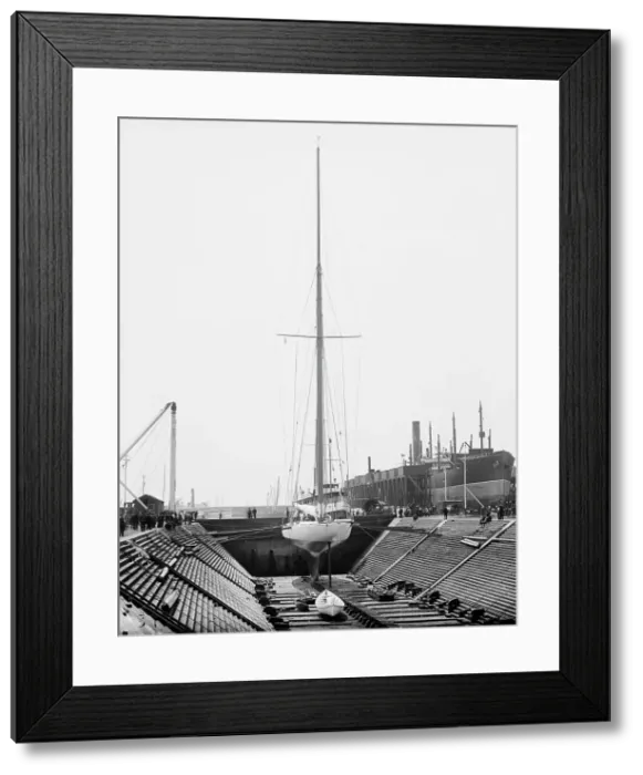 Framed Print : Reliance in dry dock, 1903. Creator: Unknown Framed Print : Reliance in dry dock, 1903. Creator: Unknown