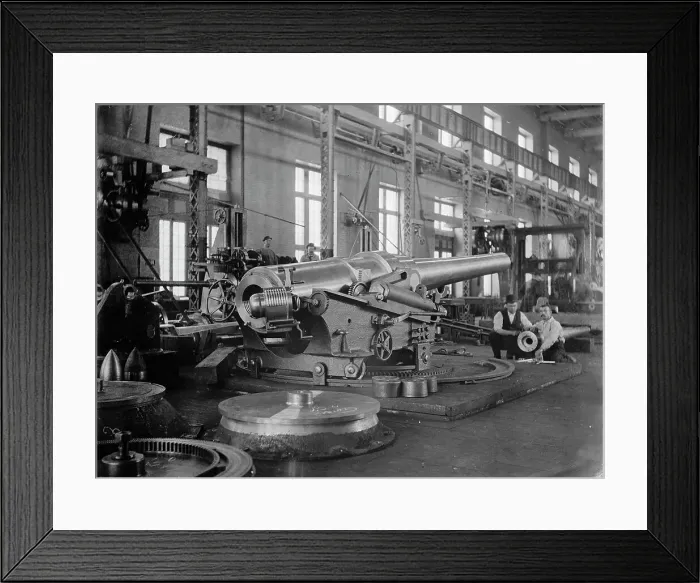 Framed Print : An assembled gun, Washington Navy Yard, between 1890 and 1901. Creator: Unknown Framed Print : An assembled gun, Washington Navy Yard, between 1890 and 1901. Creator: Unknown