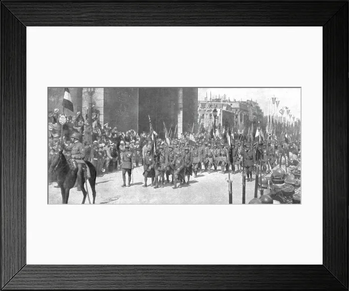 Framed Print : Le jour de gloire; le drapeau de l'armee coloniale sous l'Arc de Triomphe, 1919. Creator: Unknown Framed Print : Le jour de gloire; le drapeau de l'armee coloniale sous l'Arc de Triomphe, 1919. Creator: Unknown