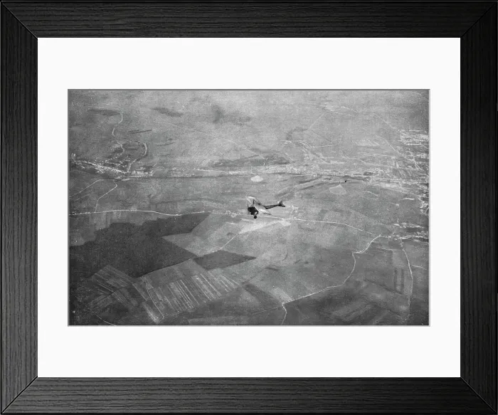 Framed Print : En Chasse; A 2, 000 metres; un monoplan parasol volant en pleine vitesse, au-desses... 1915. Creator: Unknown. En Chasse; A 2, 000 metres; un monoplan parasol volant en pleine vitesse, au-desses... 1915. Creator: Unknown Framed Print : En Chasse; A 2, 000 metres; un monoplan parasol volant en pleine vitesse, au-desses... 1915. Creator: Unknown. En Chasse; A 2, 000 metres; un monoplan parasol volant en pleine vitesse, au-desses... 1915. Creator: Unknown