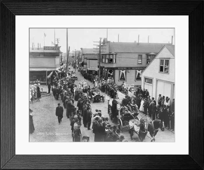 Framed Print : July 4th parade, 1915. Creator: Unknown Framed Print : July 4th parade, 1915. Creator: Unknown