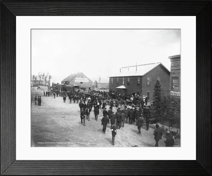 Framed Print : Visitors arriving for July 4th celebration, 1916. Creator: Unknown Framed Print : Visitors arriving for July 4th celebration, 1916. Creator: Unknown