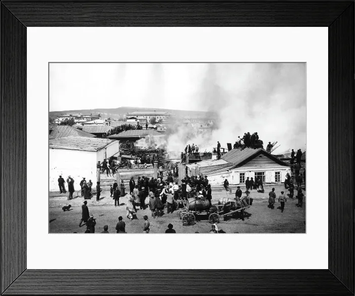Framed Print : Fire in Krasnoyarsk on Pesochnaya Street, 1910. Creator: LI Vonago