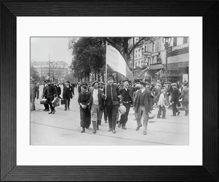 Framed Print : French Reservists going to R.R. station in Paris, between c1914 and c1915. Creator: Bain News Service Framed Print : French Reservists going to R.R. station in Paris, between c1914 and c1915. Creator: Bain News Service