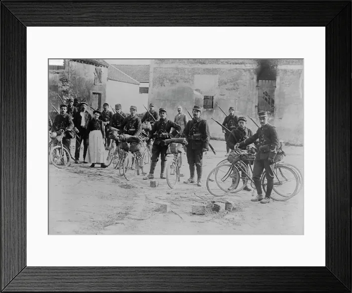 Framed Print : French Cyclists in Chanconin [i.e. Chauconin-Neufmontiers], 1914. Creator: Bain News Service