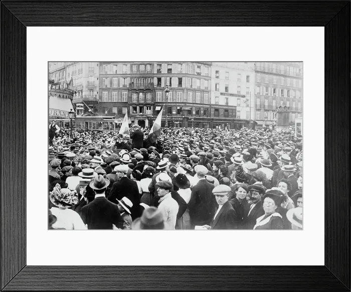 Framed Print : Reservists at Gare de L'Est, Paris, between c1914 and c1915. Creator: Bain News Service Framed Print : Reservists at Gare de L'Est, Paris, between c1914 and c1915. Creator: Bain News Service