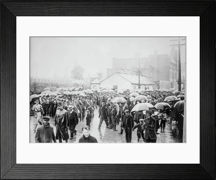 Framed Print : 17th Reg't [i.e. Regiment] leaving Toronto, between c1914 and c1915. Creator: Bain News Service