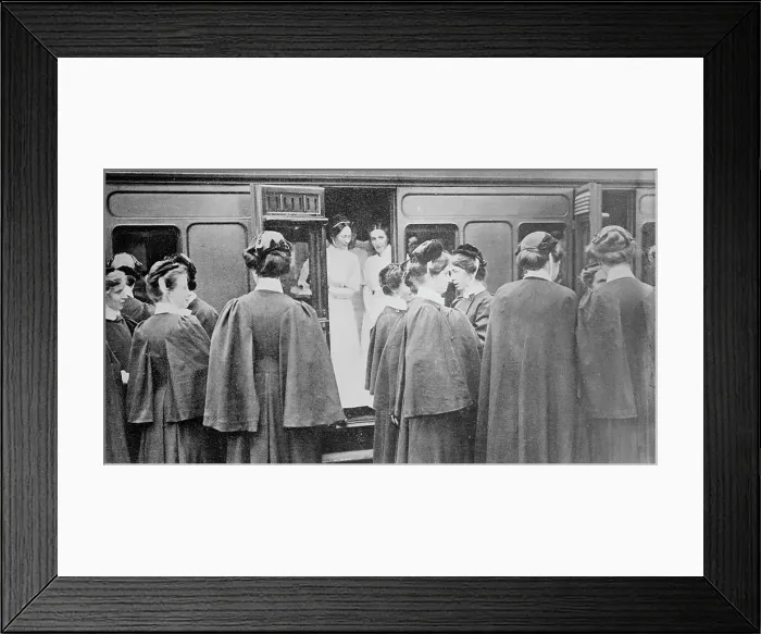 Framed Print : English Nurses entraining at London, between c1914 and c1915. Creator: Bain News Service Framed Print : English Nurses entraining at London, between c1914 and c1915. Creator: Bain News Service