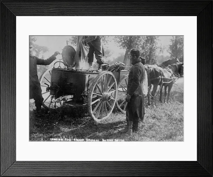 Framed Print : Cooking for French soldiers during battle, between c1914 and c1915. Creator: Bain News Service Framed Print : Cooking for French soldiers during battle, between c1914 and c1915. Creator: Bain News Service