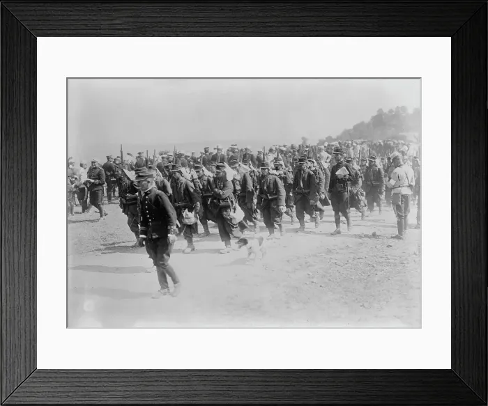 Framed Print : French Infantry on march, between c1914 and c1915. Creator: Bain News Service Framed Print : French Infantry on march, between c1914 and c1915. Creator: Bain News Service