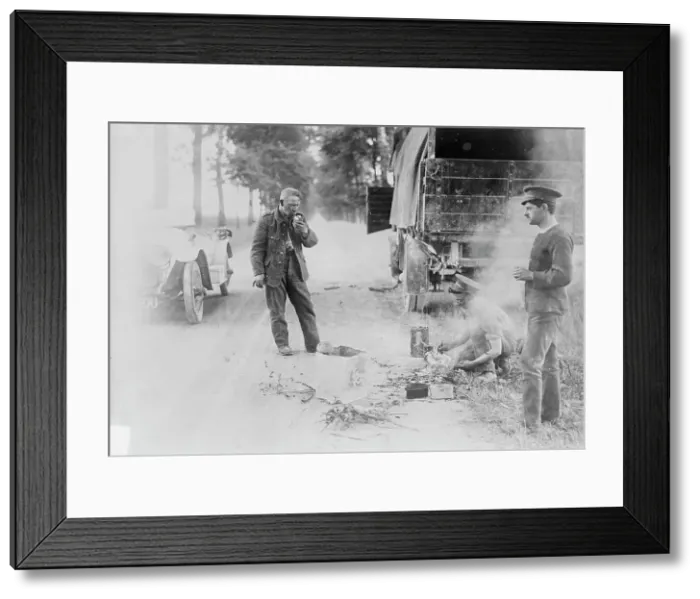 Framed Print : English soldiers cooking on the march, 16 Oct 1914. Creator: Bain News Service Framed Print : English soldiers cooking on the march, 16 Oct 1914. Creator: Bain News Service