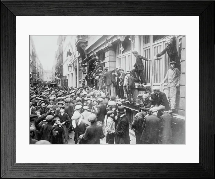 Framed Print : Paris, Newsboys waiting for Extras, between c1914 and c1915. Creator: Bain News Service. Paris, Newsboys waiting for Extras, between c1914 and c1915. Creator: Bain News Service Framed Print : Paris, Newsboys waiting for Extras, between c1914 and c1915. Creator: Bain News Service. Paris, Newsboys waiting for Extras, between c1914 and c1915. Creator: Bain News Service