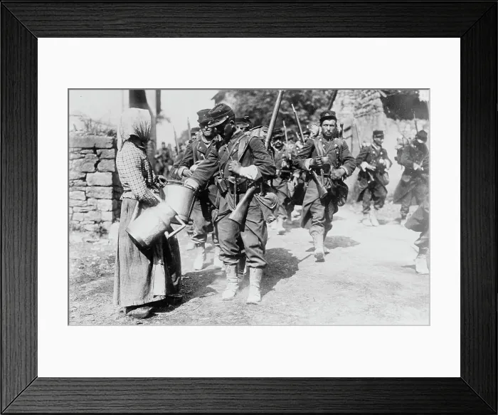 Framed Print : Peasant giving drink to French soldiers, between c1914 and c1915. Creator: Bain News Service Framed Print : Peasant giving drink to French soldiers, between c1914 and c1915. Creator: Bain News Service
