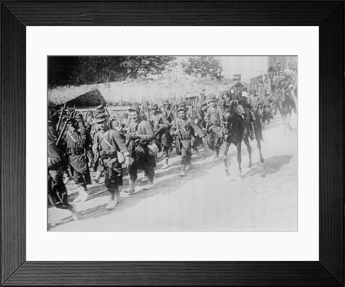 Framed Print : French troops on march, between c1914 and c1915. Creator: Bain News Service Framed Print : French troops on march, between c1914 and c1915. Creator: Bain News Service