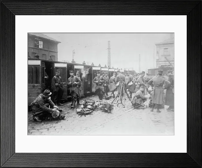 Framed Print : French troops leaving train, between c1914 and c1915. Creator: Bain News Service Framed Print : French troops leaving train, between c1914 and c1915. Creator: Bain News Service