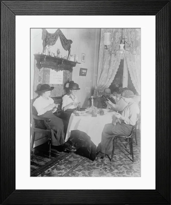 Framed Print : Berlin, knitting for soldiers in Doctor's anteroom, between 1914 and c1915. Creator: Bain News Service Framed Print : Berlin, knitting for soldiers in Doctor's anteroom, between 1914 and c1915. Creator: Bain News Service