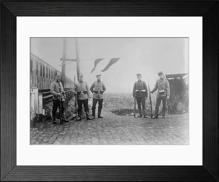 Framed Print : Dutch soldiers on Belgian Frontier, between 1914 and c1915. Creator: Bain News Service Framed Print : Dutch soldiers on Belgian Frontier, between 1914 and c1915. Creator: Bain News Service
