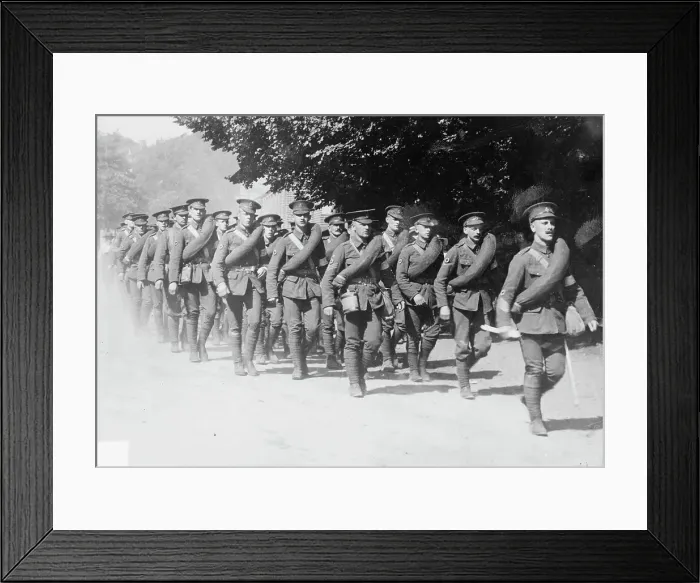 Framed Print : Recruits at Aldershot on practice hike, between 1914 and c1915. Creator: Bain News Service Framed Print : Recruits at Aldershot on practice hike, between 1914 and c1915. Creator: Bain News Service