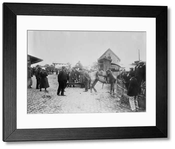 Framed Print : Wounded from battle of Vie [i.e. Vic] at Compiegne, 26 Oct 1914. Creator: Bain News Service