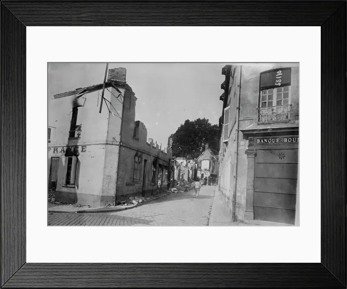 Framed Print : Rue Bellan [i.e. Bellon], Senlis, 1914. Creator: Bain News Service