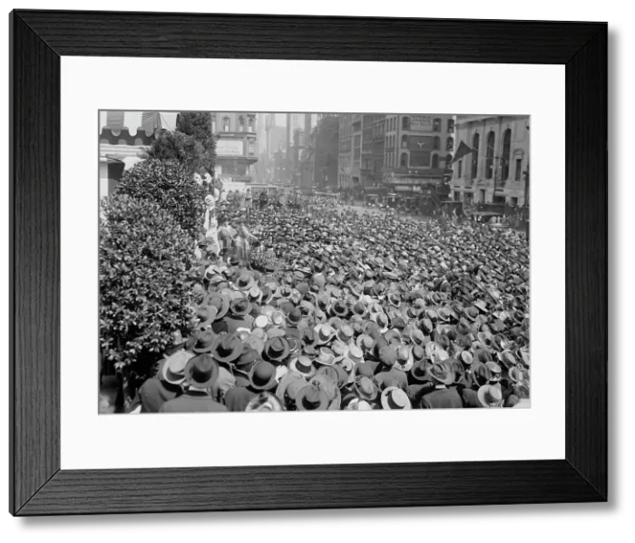 Framed Print : Farrar sells bonds, 15 Apr 1918. Creator: Bain News Service Framed Print : Farrar sells bonds, 15 Apr 1918. Creator: Bain News Service