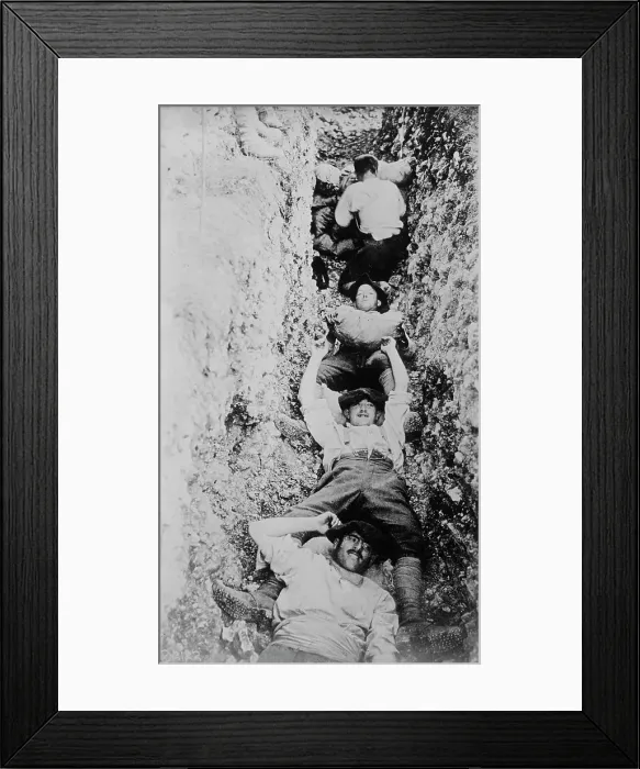 Framed Print : Moving dirt in trench (France), between c1915 and 1918. Creator: Bain News Service Framed Print : Moving dirt in trench (France), between c1915 and 1918. Creator: Bain News Service