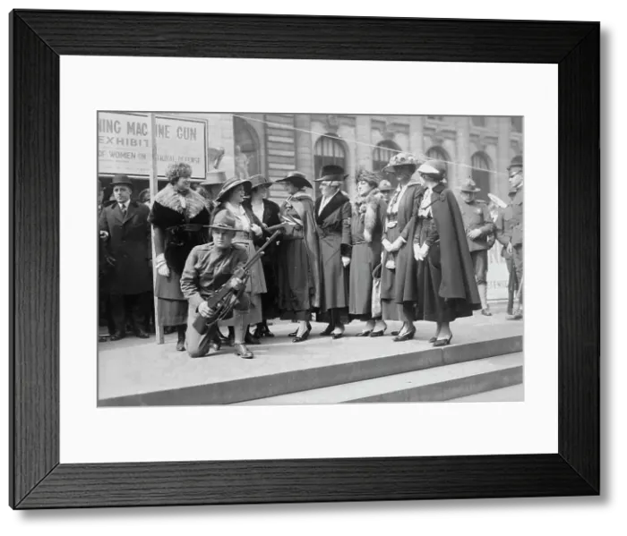 Framed Print : Browning gun, 1918. Creator: Bain News Service Framed Print : Browning gun, 1918. Creator: Bain News Service