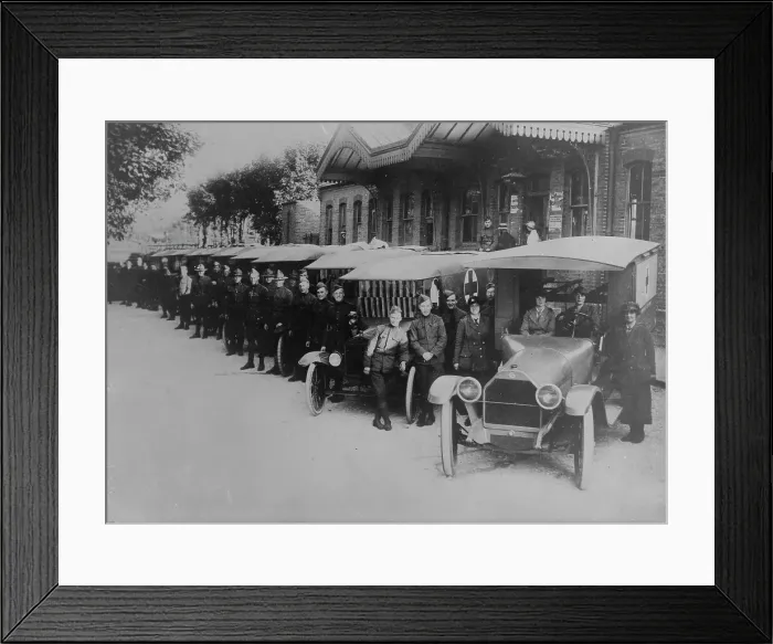 Framed Print : U.S. Red Cross in England, between c1915 and c1920. Creator: Bain News Service Framed Print : U.S. Red Cross in England, between c1915 and c1920. Creator: Bain News Service