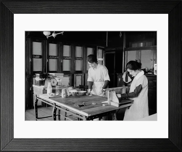 Framed Print : [Barnard Canteen], 1918 or 1919. Creator: Bain News Service