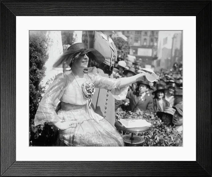 Framed Print : Farrar sells bonds, 15 Apr 1918. Creator: Bain News Service Framed Print : Farrar sells bonds, 15 Apr 1918. Creator: Bain News Service