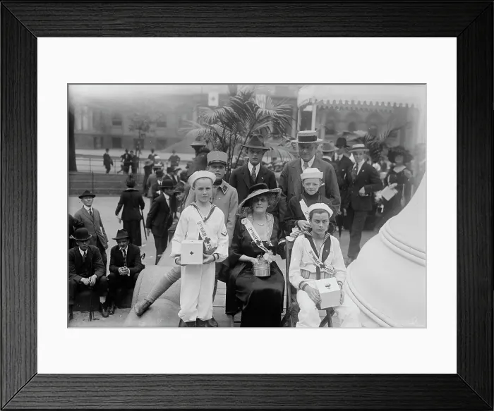 Framed Print : Oliver Harriman family & Junior Naval Scouts, 1918. Creator: Bain News Service. Oliver Harriman family & Junior Naval Scouts, 1918. Creator: Bain News Service Framed Print : Oliver Harriman family & Junior Naval Scouts, 1918. Creator: Bain News Service. Oliver Harriman family & Junior Naval Scouts, 1918. Creator: Bain News Service