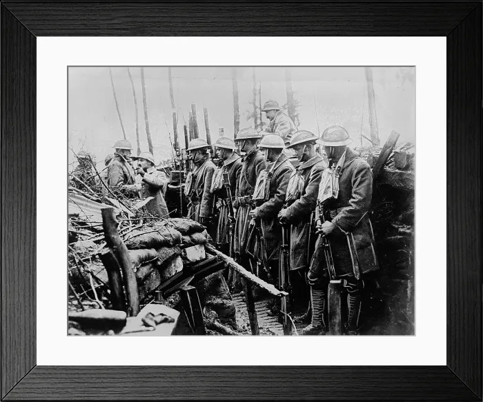 Framed Print : U.S. infantry & machine gun men assigned in trenches, between c1915 and c1920. Creator: Bain News Service. U.S. infantry & machine gun men assigned in trenches, between c1915 and c1920. Creator: Bain News Service Framed Print : U.S. infantry & machine gun men assigned in trenches, between c1915 and c1920. Creator: Bain News Service. U.S. infantry & machine gun men assigned in trenches, between c1915 and c1920. Creator: Bain News Service