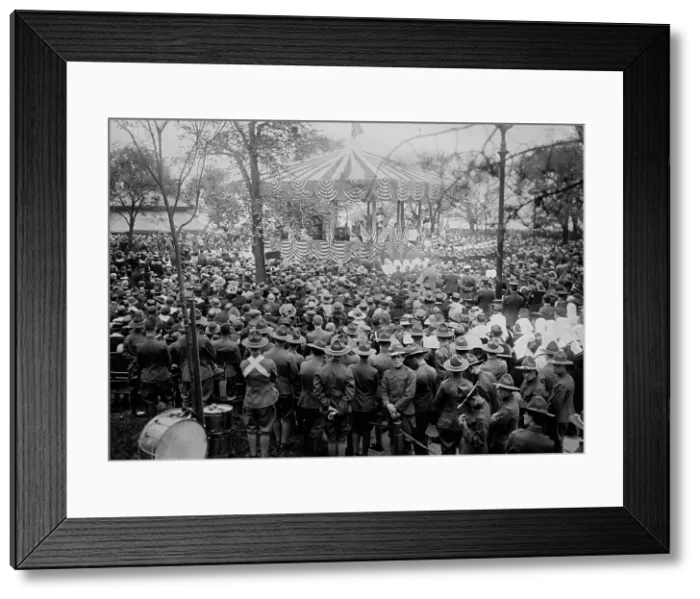 Framed Print : Field Mass, 30 May 1918. Creator: Bain News Service Framed Print : Field Mass, 30 May 1918. Creator: Bain News Service