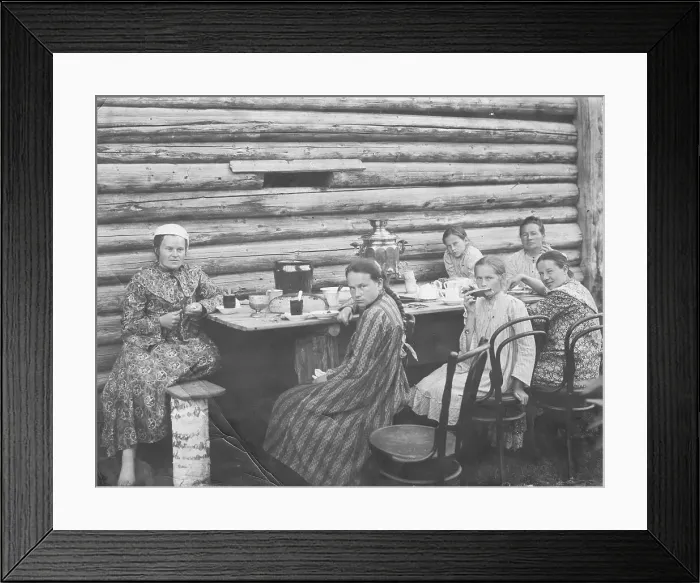 Framed Print : Teatime at the Outhouse. Preobrazhenskaya Street, 1906. Creator: Unknown Framed Print : Teatime at the Outhouse. Preobrazhenskaya Street, 1906. Creator: Unknown