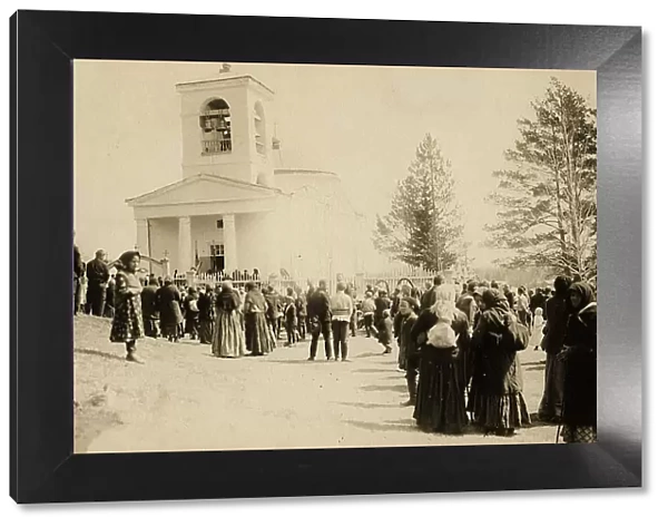 Waiting for the religious procession on Easter week (Bright Week) at the Znamensky... 1913-14. Creator: S. Ia. Mamontov