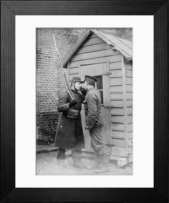 Framed Print : Feu, s'il vous plait, British & French at E´taples, between 1914 and c1915. Creator: Bain News Service. Feu, s'il vous plait, British & French at E´taples, between 1914 and c1915. Creator: Bain News Service Framed Print : Feu, s'il vous plait, British & French at E´taples, between 1914 and c1915. Creator: Bain News Service. Feu, s'il vous plait, British & French at E´taples, between 1914 and c1915. Creator: Bain News Service