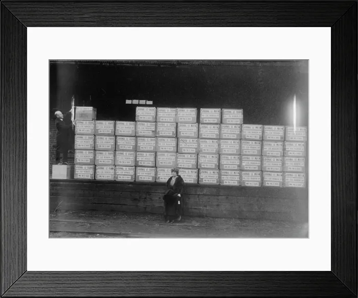 Framed Print : Mrs. G.W. Lopp & cigarettes sent to France, between c1914 and c1915. Creator: Bain News Service. Mrs. G.W. Lopp & cigarettes sent to France, between c1914 and c1915. Creator: Bain News Service Framed Print : Mrs. G.W. Lopp & cigarettes sent to France, between c1914 and c1915. Creator: Bain News Service. Mrs. G.W. Lopp & cigarettes sent to France, between c1914 and c1915. Creator: Bain News Service