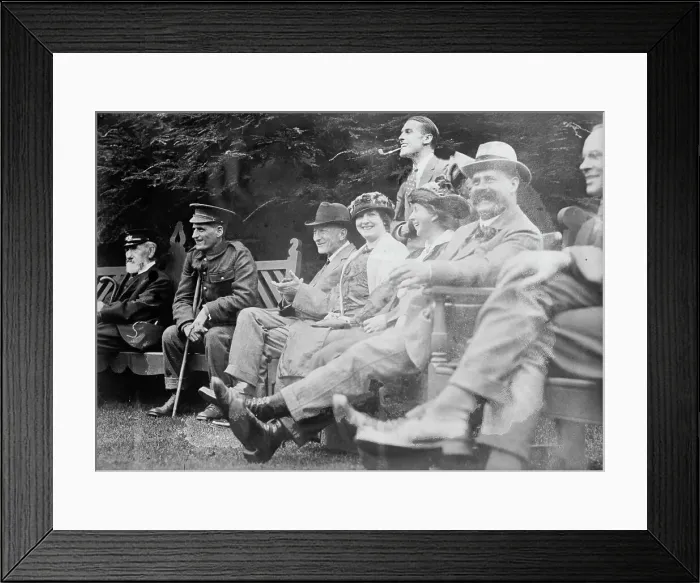 Framed Print : Mrs. Marsh entertaining wounded, Warwick Castle, 6 Oct 1915. Creator: Bain News Service Framed Print : Mrs. Marsh entertaining wounded, Warwick Castle, 6 Oct 1915. Creator: Bain News Service