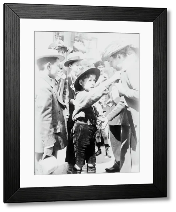 Framed Print : Boy Scout, Paris, Selling Journee Francaise Medals, between 1914 and c1915. Creator: Bain News Service. Boy Scout, Paris, Selling Journee Francaise Medals, between 1914 and c1915. Creator: Bain News Service Framed Print : Boy Scout, Paris, Selling Journee Francaise Medals, between 1914 and c1915. Creator: Bain News Service. Boy Scout, Paris, Selling Journee Francaise Medals, between 1914 and c1915. Creator: Bain News Service