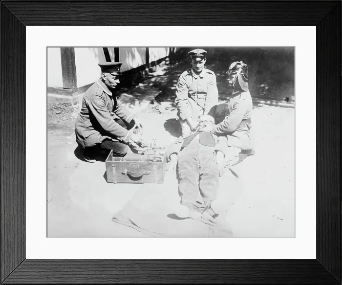 Framed Print : Reviving wounded German with Pulmotor, between 1914 and c1915. Creator: Bain News Service Framed Print : Reviving wounded German with Pulmotor, between 1914 and c1915. Creator: Bain News Service