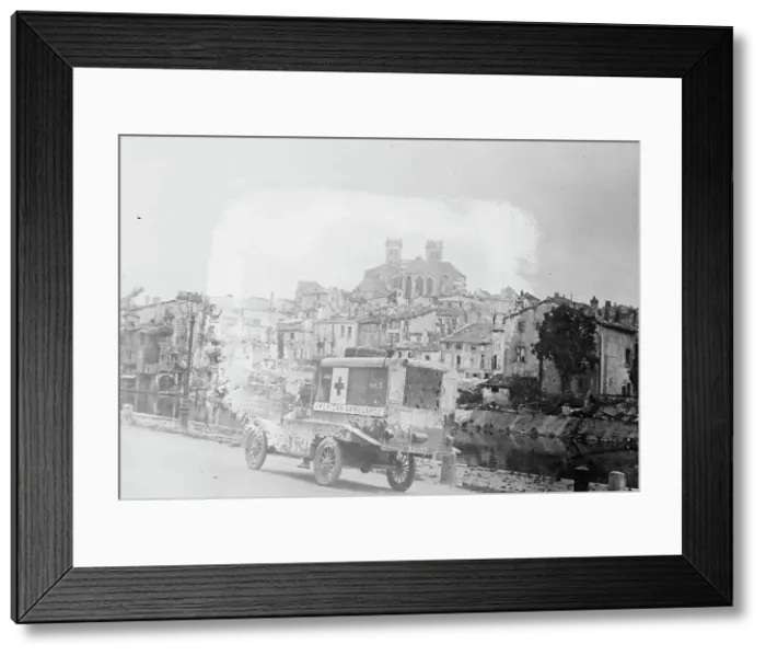 Framed Print : American Ambulance field service, Verdun, between c1915 and 1918. Creator: Bain News Service Framed Print : American Ambulance field service, Verdun, between c1915 and 1918. Creator: Bain News Service