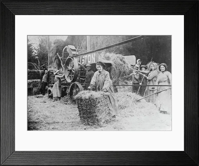 Framed Print : Women workers, England, between c1915 and c1918. Creator: Bain News Service Framed Print : Women workers, England, between c1915 and c1918. Creator: Bain News Service