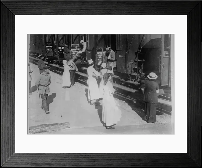 Framed Print : Wounded arriving in Allenstein, Prussia, 1 Dec 1914. Creator: Bain News Service Framed Print : Wounded arriving in Allenstein, Prussia, 1 Dec 1914. Creator: Bain News Service